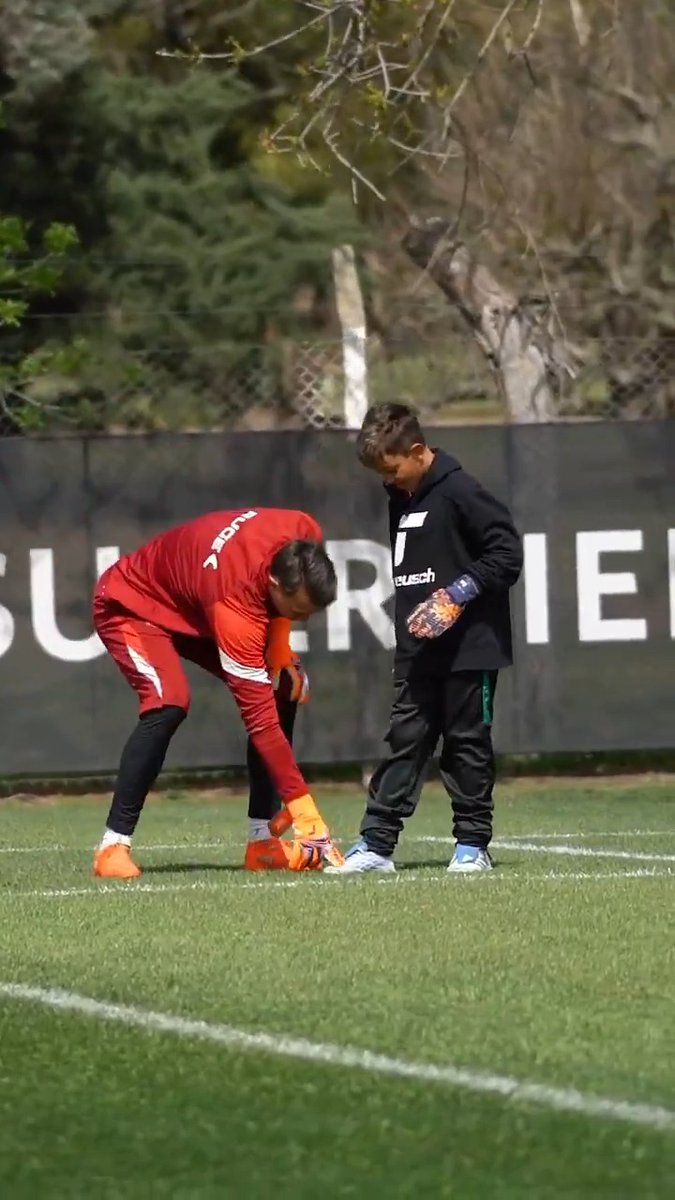 🧤 Fernando Muslera, oğlu Kailash'ı kaleciliğe hazırlıyor
