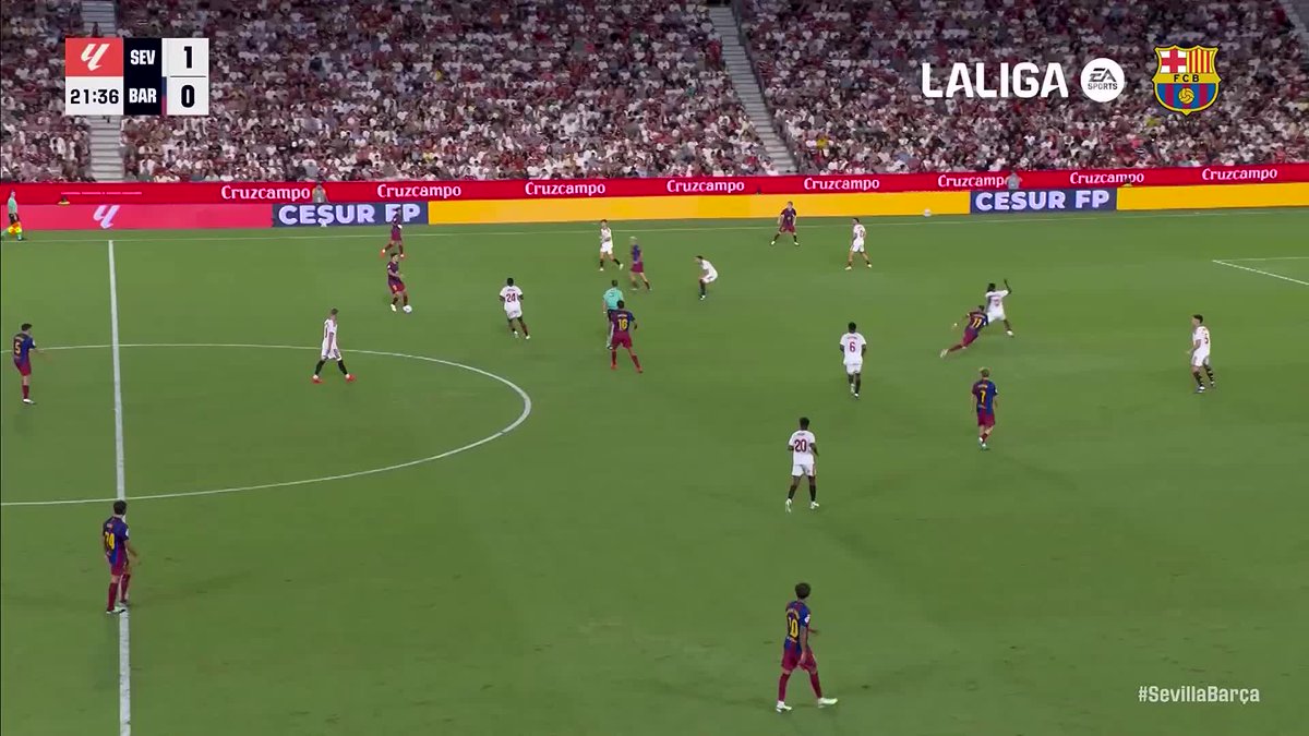The dribble before the goal 🤤 #LaLigaHighlights