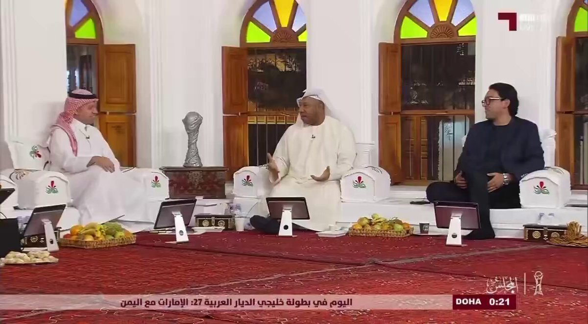 🚨🗣️ محلل اماراتي : لي ساعه اشوف التيفو ولا فهمته .. هو صقر ولا شبح ولا بومه!!!! 🗣️ خالد جاسم : التيفو اكبر من قدراتك العقلية! #السعوديه_الكويت