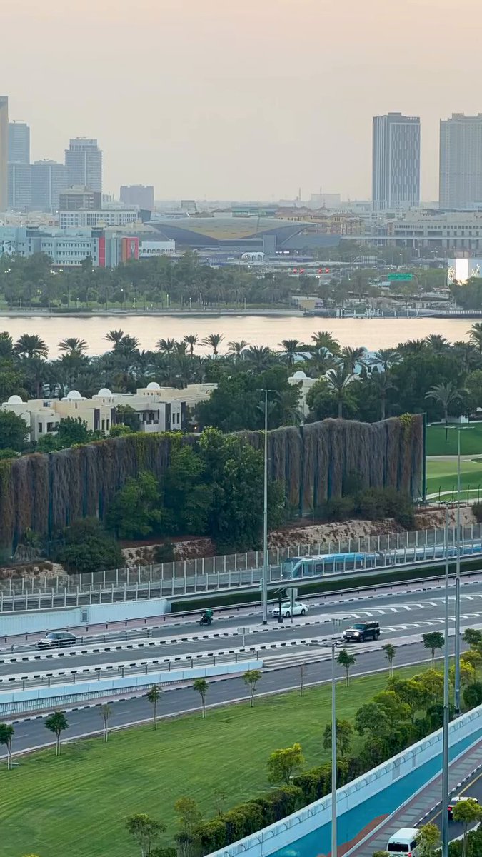 انت وين و الامارات وين 🤦🏻‍♂️