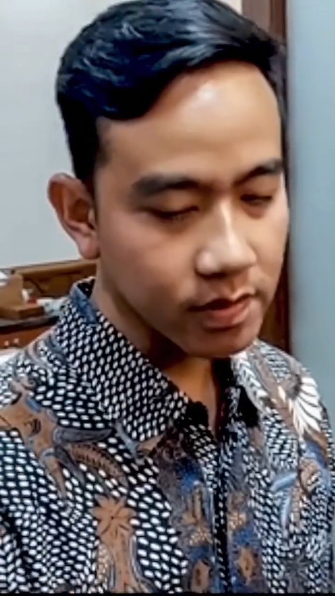 Wapres terbaik sepanjang sejarah Indonesia yg pergaulannya internasional. Kata si HabiburokhmanJktTimur Padahal sekolah SMA aja gak pernah. Segitunya pamer kebodohan ketika partainya jadi penguasa. Partai Gerindra
