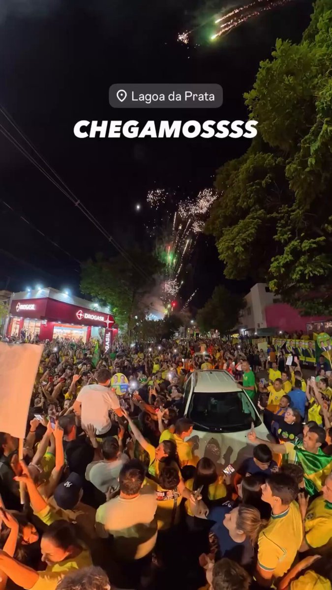 Mar de gente em Lagoa da Prata-MG. Vai dar 2222! 🇧🇷