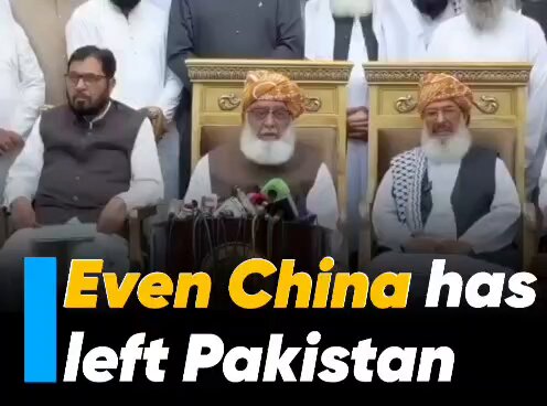 Chinese captain has abandoned the sinking Pakistani ship 🤣😂