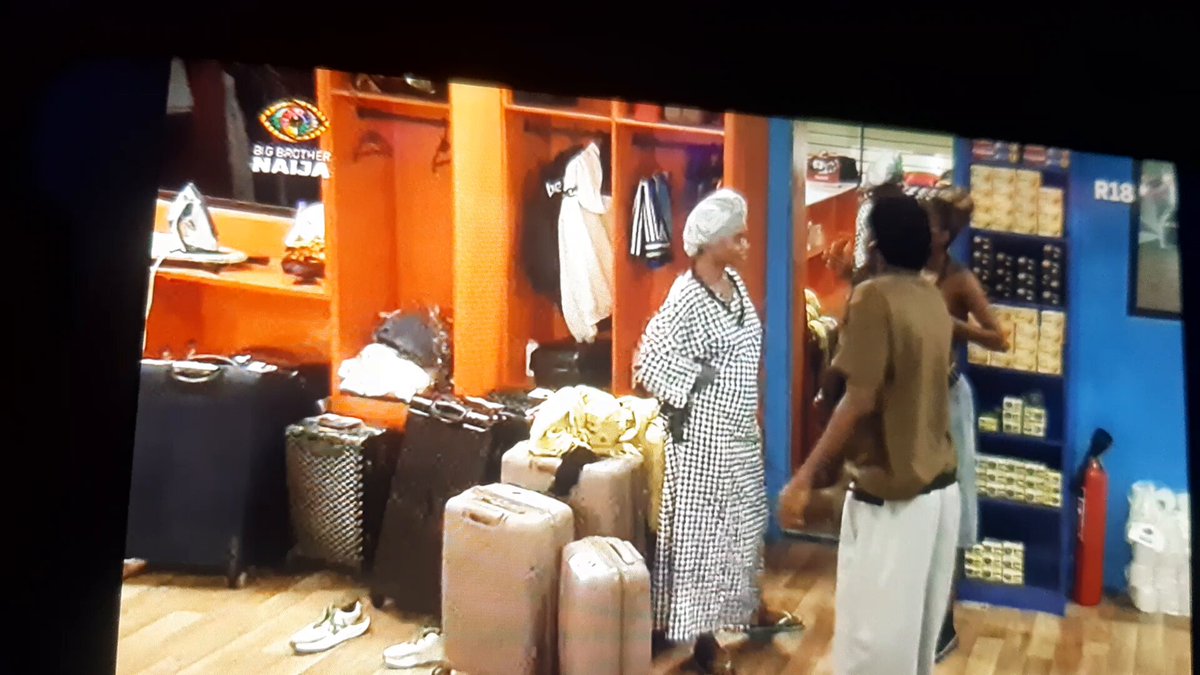 Keivo will talk about how TemiNkem hurt his feelings by kissing Tram till the end of days 😄 And how TemiNkem was jealous of him dancing with Bluethopia. See Flora adding salt. #bbnaija