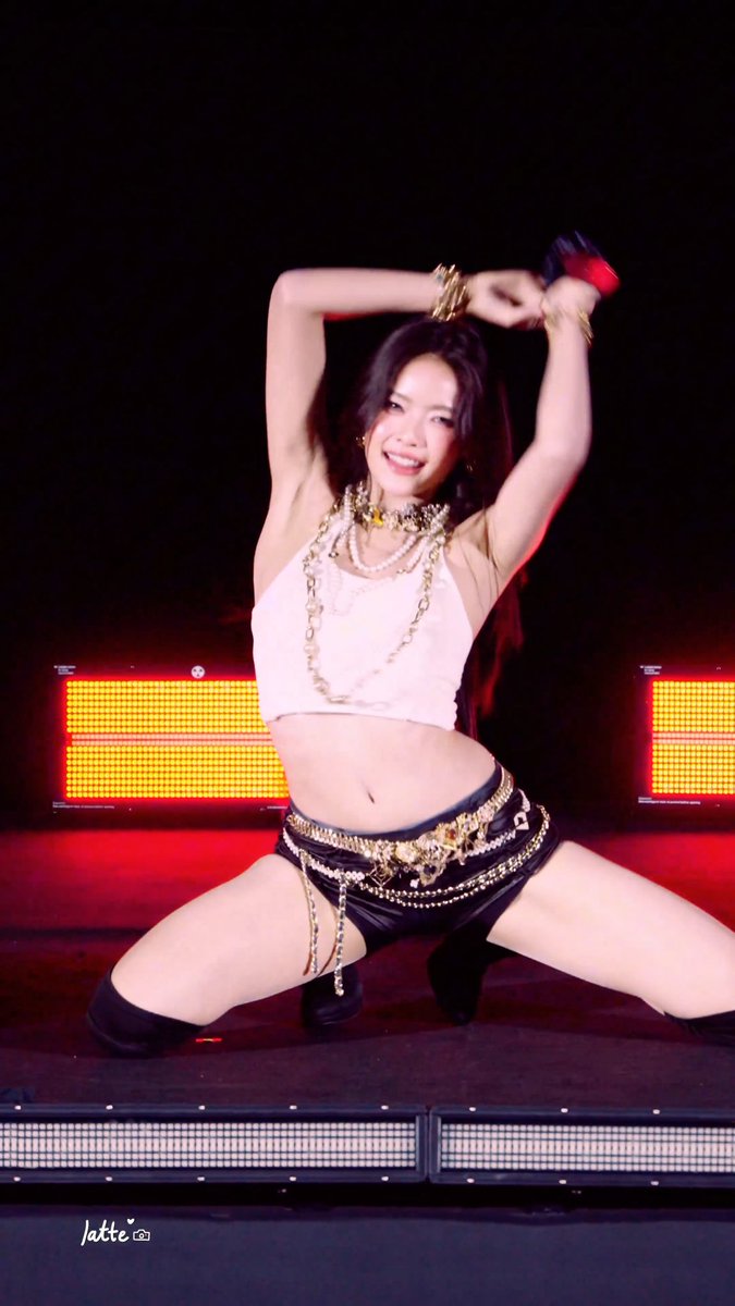 This is who JUN is collabing with for his song "360"😭 FUCK GIVE ME ALL THAT 🔥🔥🔥 Mabelz and JUN is like my dream come true.. Happy Bisexual month y'all