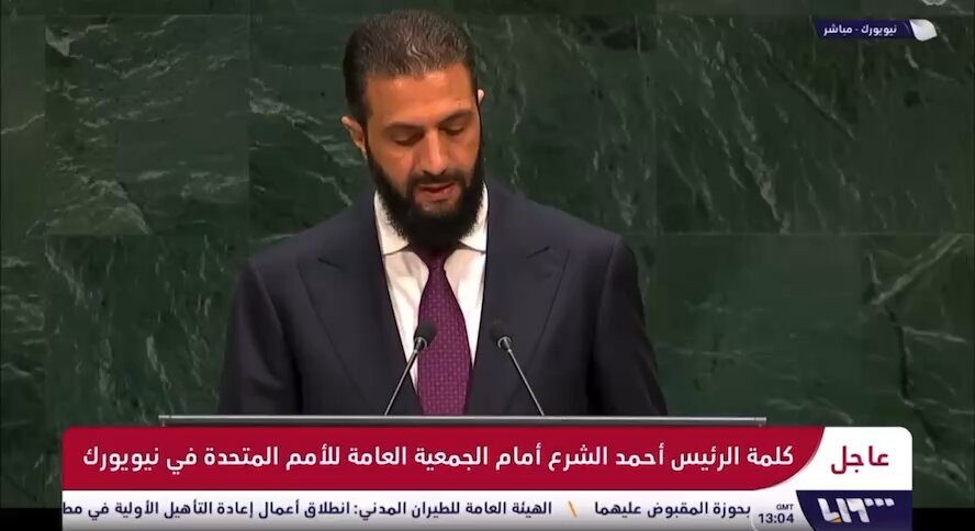 #أين_الخلل مقارنة بين مدرستين!! في سوريا خريج مدرسة التكفير وقطع الرؤوس والمفخخات ورفاقه ينجحون بأقل من سنتين بتأسيس دولة وانتشالها من العزلة والفقر والمخدرات والتبعية والعمالة لإيران ويأخذون بسوريا إلى الانفتاح والاستثمار والتطور والنمو الاقتصادي التدريجي وتثقيف الشعب على الانتماء إلى الوطن فقط ! وحافظوا على سوريا موحدة بدون تفرقة وأعادوا الملايين من مواطنيها المهجرين بفترة قياسية والكثير ممن لا زالوا بدول المهجر يتمنون العودة إلى سوريا…. بينما خريجوا مدرسة آل البيت والطف والحسين مناراً ومنهج حزب الدعوة وطلاب محمد باقر الصدر ونظرية الزهد ومنهج جلباب الامام المرقع الذي خرج به من الدنيا عاثوا بالعراق فسادا ً وقتلوا وخطفوا وهجروا أبنائه وسرقوا خيراته وزاد الجهل والتخلف والفقر والدعارة وجعلوه تابعا ً ذليلا ً لدولة مارقة منبوذة وعزلوا العراق عن العالم وأصبح العراقي حالماً بالهروب والهجرة وعدم التفكير بالعودة وجوازه من أسوء جوازات العالم! ختاماً: وأنت تستمع إلى الجولاني في الأمم المتحدة وهو يفخر بما تحقق خلال أقل من سنتين وتقارن من يحكم العراق لأكثر من عقدين فهناك سؤال: أين الخلل هل بالمذهب أم بالمدرسة أم بالقائد!!