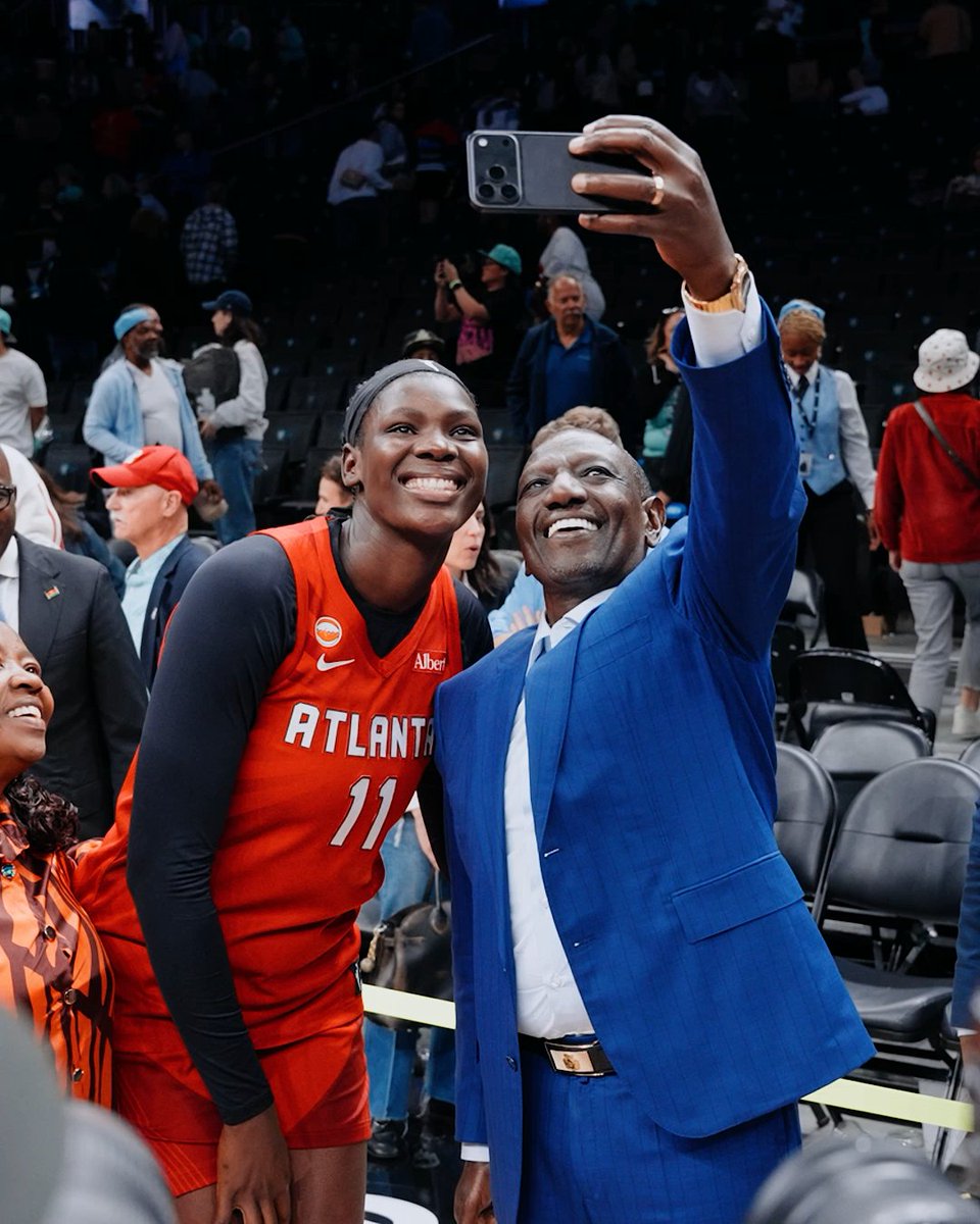 From Kenya to the world 🇰🇪 Kenya’s fifth and current president, William Ruto, stopped by our final regular season game to show support for our favorite Kenyan, Madina Okot ❤️