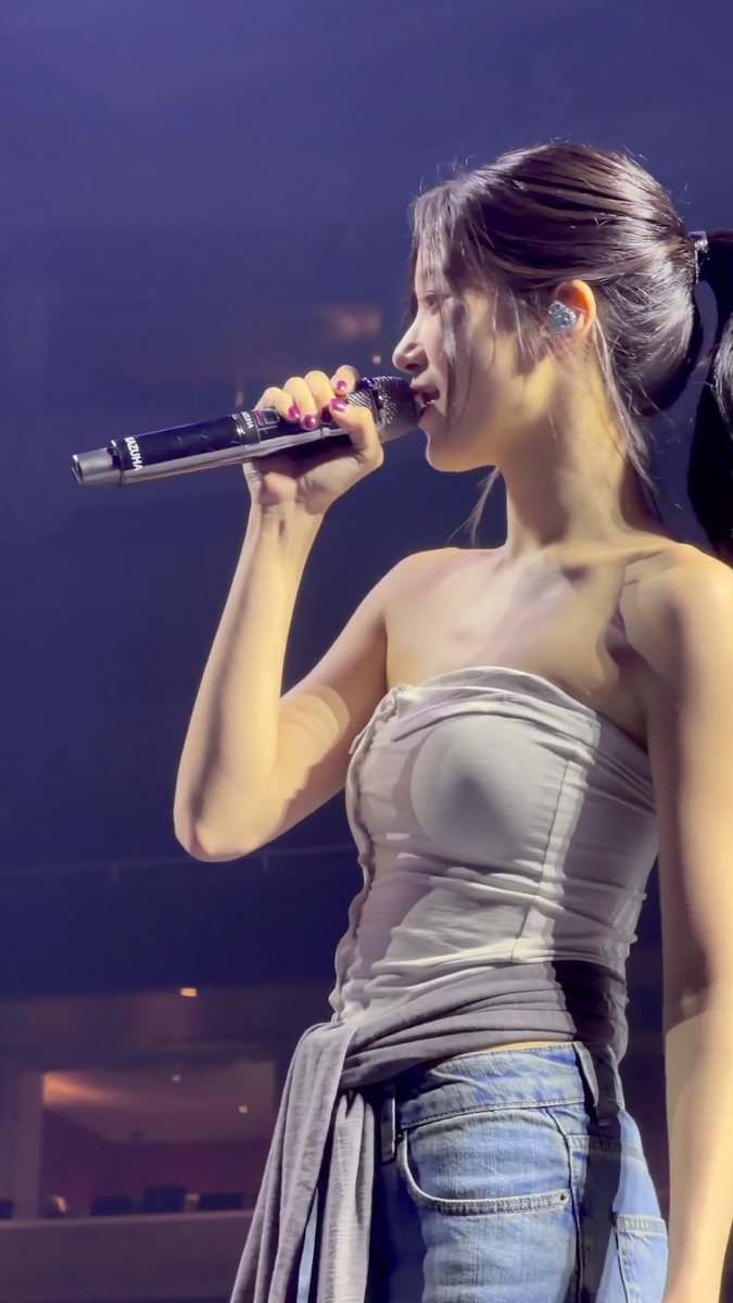 She’s so pretty🥰 #KAZUHA #LE_SSERAFIM #카즈하 #르세라핌