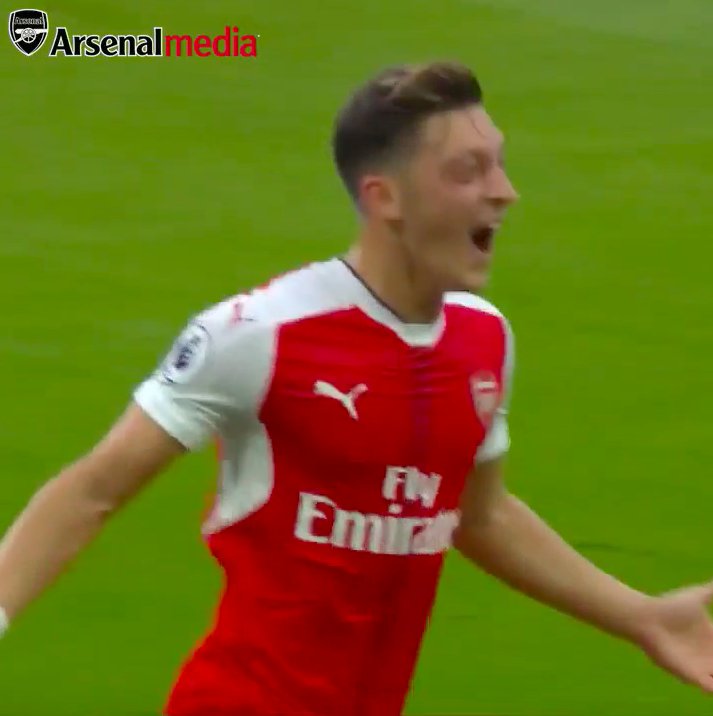 On this day in 2016: Arsenal scored three first-half goals to dismantle Chelsea 3-0 at the Emirates Stadium. 🤯⚡️ 🔴 Alexis (11’) 🔴 Walcott (14’) 🔴 Özil (40’)
