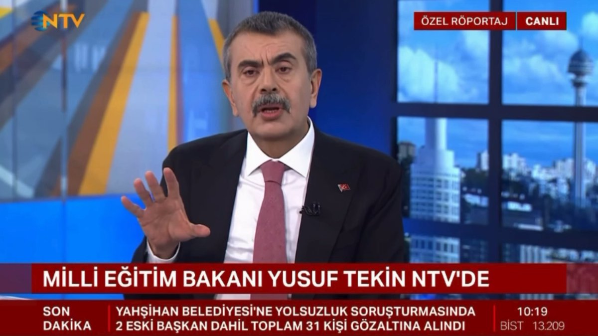 Milli Eğitim Bakanı Yusuf Tekin, Manisa'daki saldırıya ilişkin ; "Turgutlu'da bir okul saldırısı olmadı. Okulun önünde yaşanan bir olay. Okul saldırısı dendiğinde Maraş'taki bir okul saldırısıydı. Bu çok önemli bir ayrıntı bence."