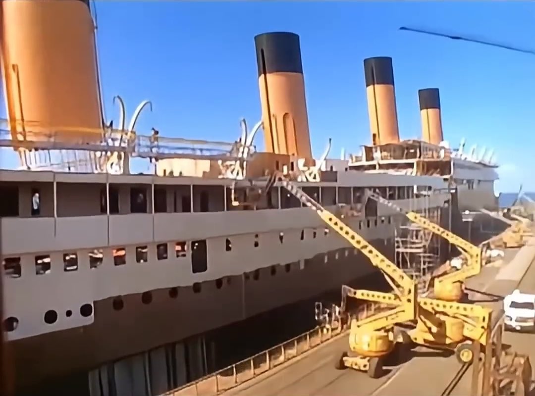 Most people think Titanic was just movie magic in a studio. The scale of engineering that went into the production set will blow your mind. 🤯🚢