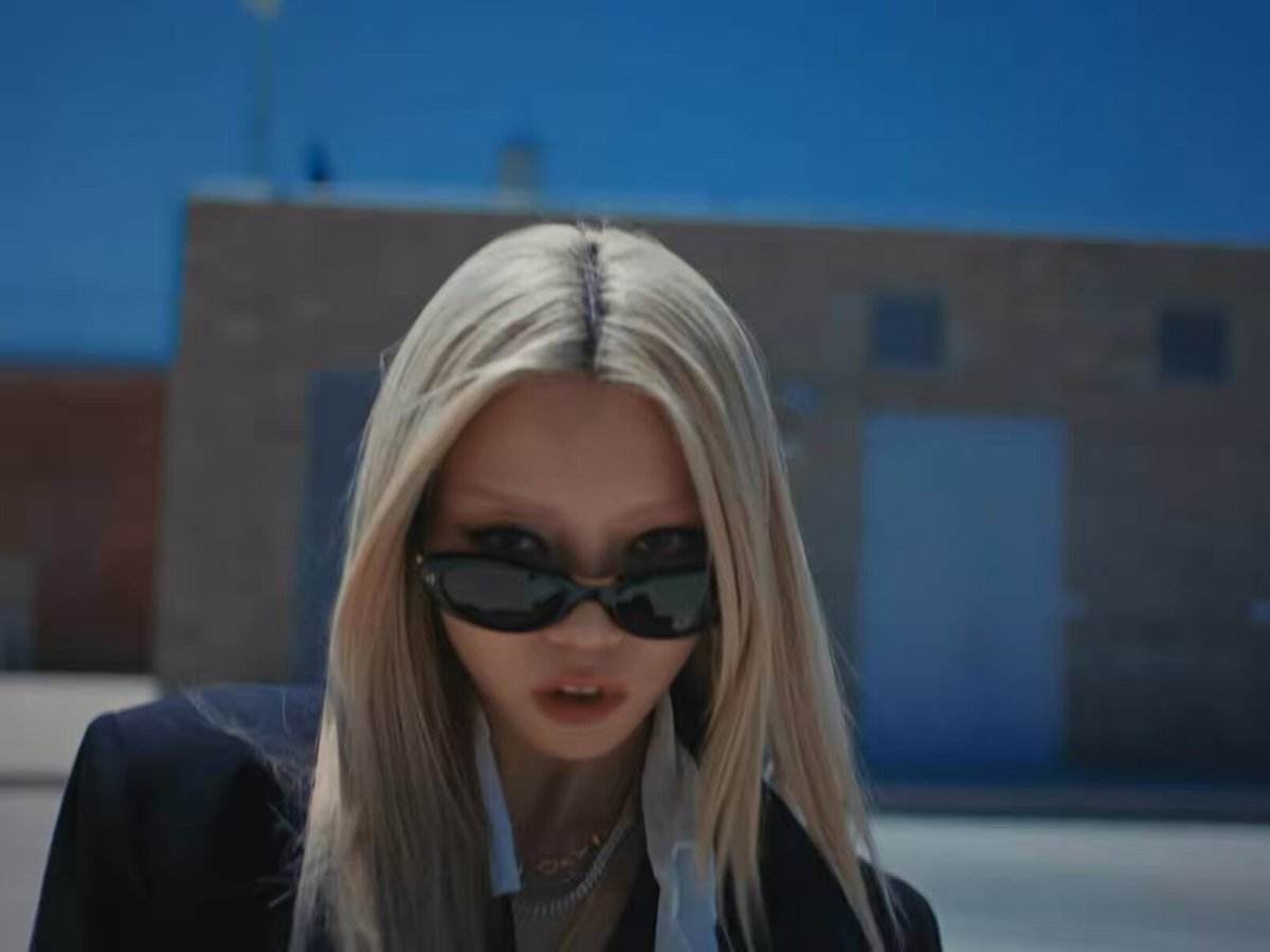 DAMN SHE’S SO COOL MANNNNN MY NEW ADDICTION FR