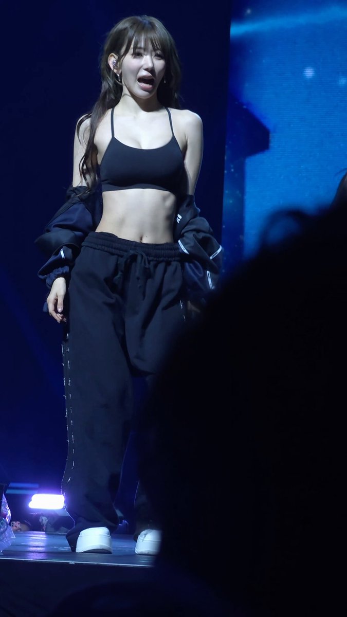 whoever put her in this gaggy fit need their ass ate