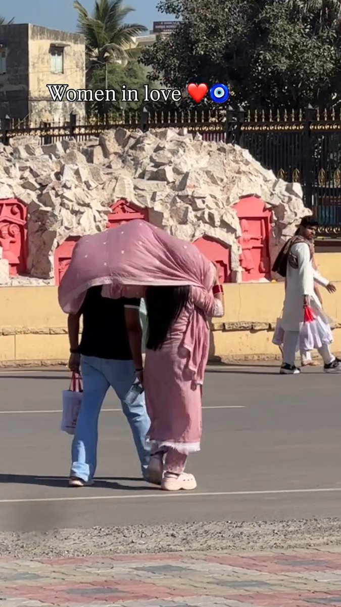 तुम सबूत ना मांगा करो मेरी मोहब्बत का , बस इसी दौलत का मेरे पास कागज़ात नहीं हैं ।।