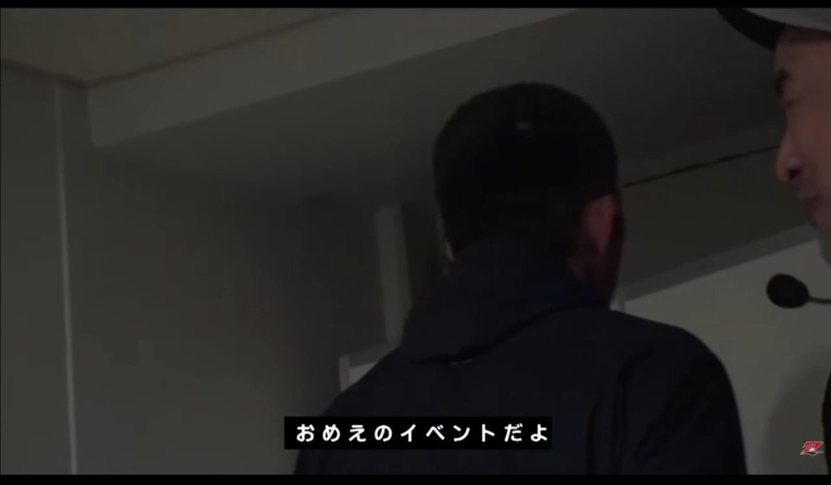 「青木真也最高だ、かっこいい、泣いた」という声が溢れている。今になって、溢れている。 嫌われていたんじゃないのか?アンチだらけだったんじゃないか?w 酸いも甘いも、善も悪も飲み込んで、色々あったその先に、青木真也はここに帰ってきた。 そして、我々の根底にあるイデオロギーを揺さぶり呼び戻した。 時代が戻って来たのかな、とも思うし、 青木真也が連れ戻して来たのかも知れない。 やりたいことをやりたいようにやり、生きたいように生きる。 不器用で、本音も苦悩も苛立ちも、その全てを曝け出すような生き方はこのところなんとなくカッコ悪いと揶揄されていたように思う。 でもやっぱりかっこいいんだなと、青木真也を通してみんなが腹の中でその不器用な生き方に憧れ直しているんじゃないかなと。最後の最後に「どうだお前ら羨ましいだろ」と。 我が道を行け、不器用だって恥を晒したっていいじゃないか、そこにこそ本物の物語は生まれ、お前が生きて来た歴史になるんだよと。自分で始めた物語のクライマックスを自分で作る男ですね。 まあ、それはそれとして。 持ち場で頑張ります。 ごっちゃんです。 青木真也 Shinya Aoki