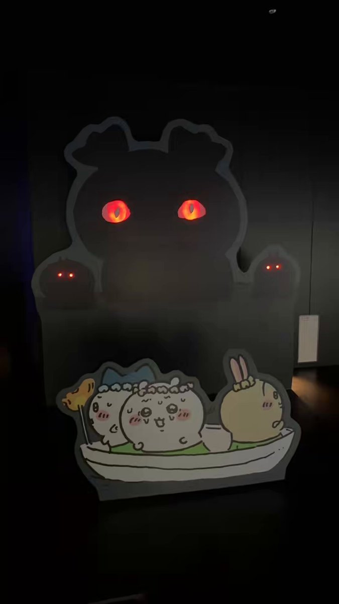 そもそも明るい状態でも怖かったけど スマホの光を徐々に落としてったら怖すぎて泣いた