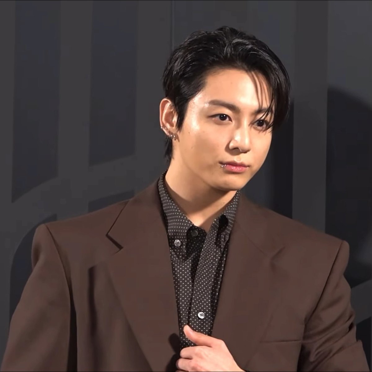oh, he knows he looks sickening