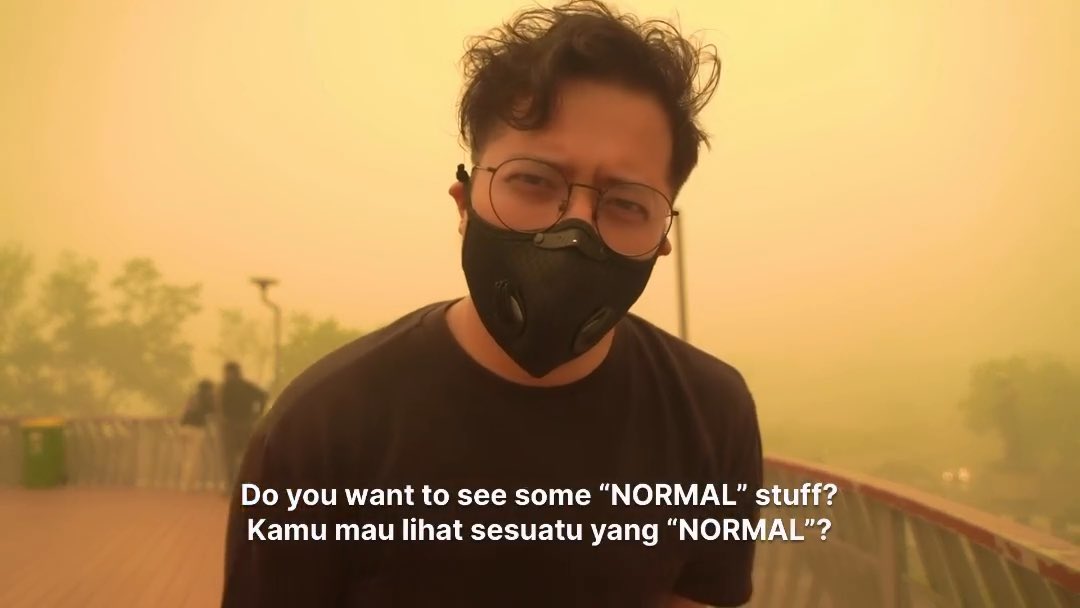 katanya semua normal, katanya rakyat tak terganggu. padahal rakyat sedang dikepung udara beracun. barangkali yang sedang diamankan bukan rakyat, melainkan jabatan. 📹: nathanael_u #kebakaranhutan #kabutasap