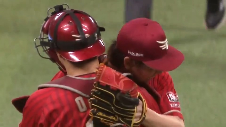 【9回裏：F 0-6 E 】 試合終了の場面✨ 先発の #前田健太 選手は完封勝利！ 日米通算170勝目をあげました🎉👏 #RakutenEagles #強鷲革新