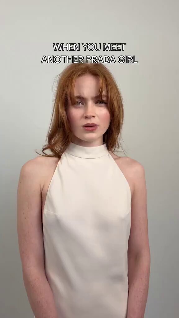 🚨 X-WOMEN! Sadie Sink convocou Hunter Schafer para formar uma aliança. VAMOS REPETIR ESSA ALIANÇA EM X-MEN? 👀 (🎥: Prada | TikTok)