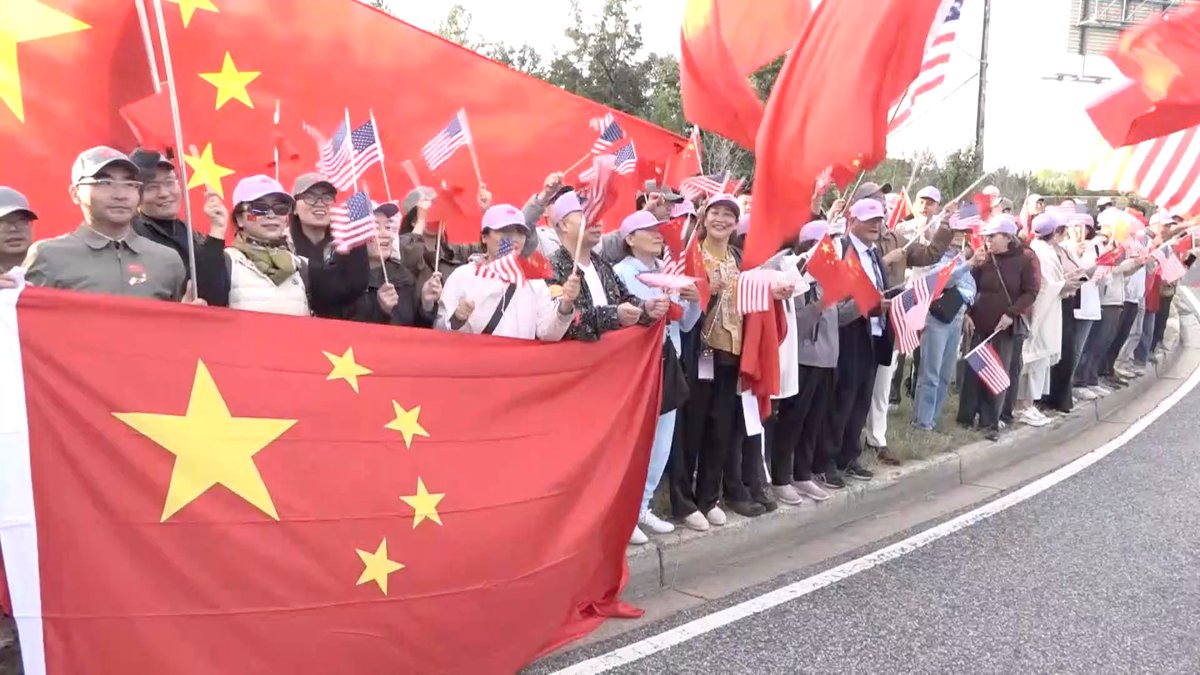 Representatives of overseas Chinese and Chinese students welcome President #XiJinping in the US #ChinaUS