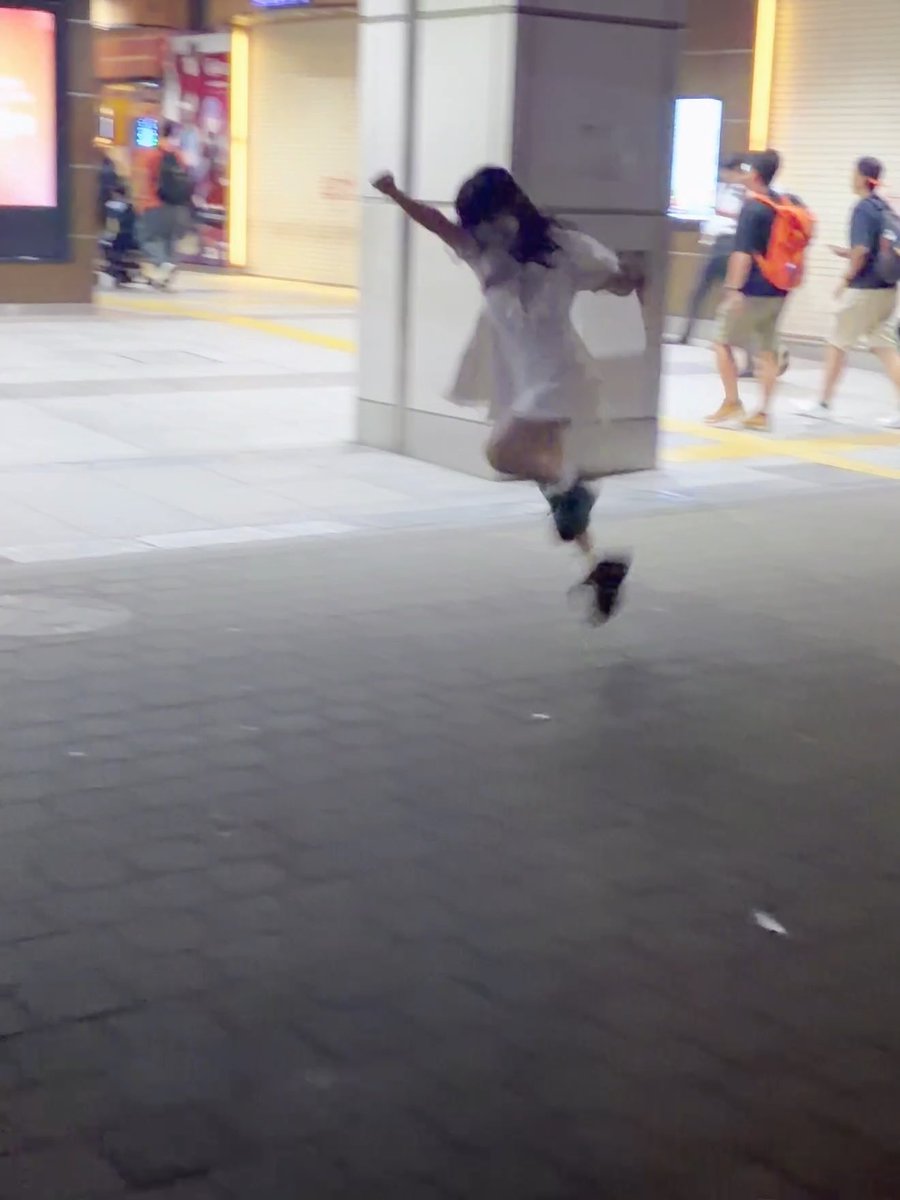 【⚠️閲覧注意⚠️】 秋葉原駅前でヤバい人に遭遇。 最後まじでヤバすぎた😱⚠️⚠️⚠️ この人、どう思いますか?