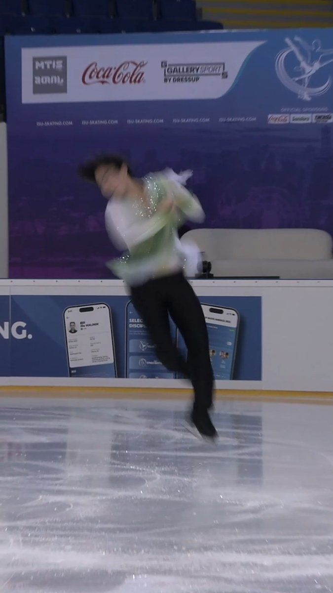 ⛸️ Sena Takahashi jumps to the lead in the Junior Men's Short Program at the ISU Junior Grand Prix in Batumi! 🔥 Can he hold on to the momentum in the Free Skate? 👀🥇 #FigureSkating