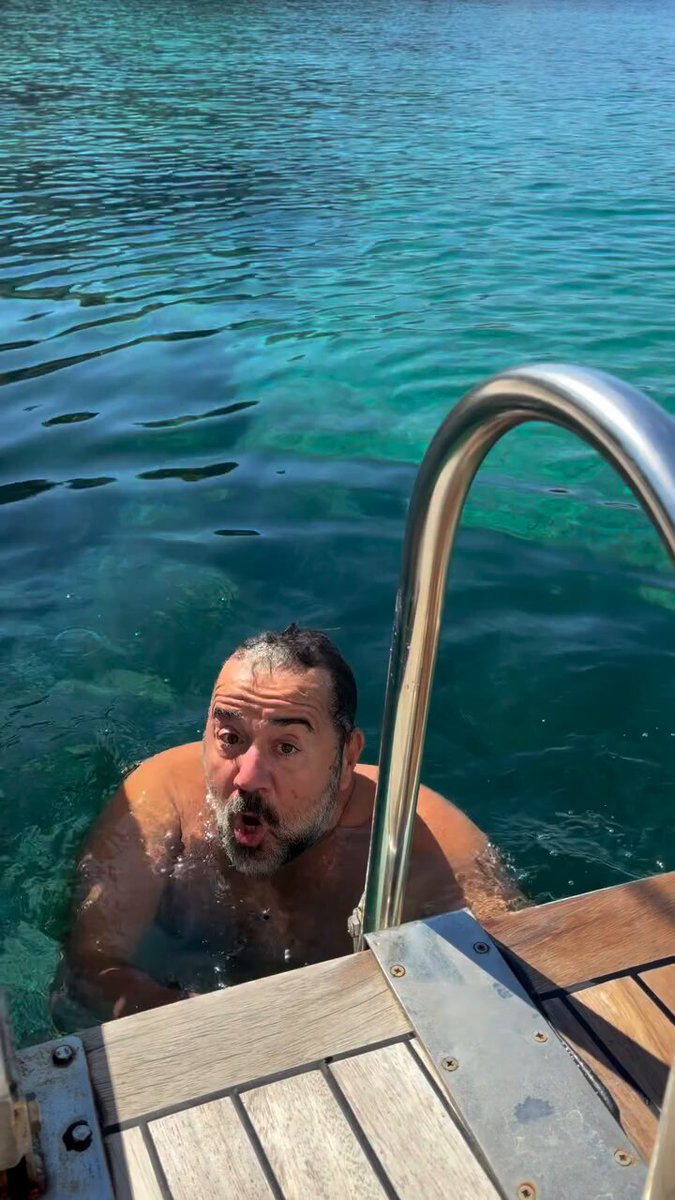 Ata Demirer, sosyal medya hesabından eğlenceli bir video paylaştı.