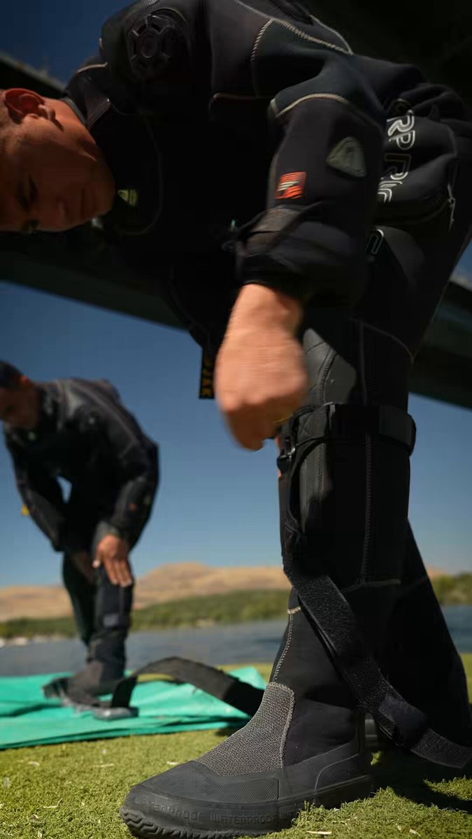 Zoru aşar, engel tanımayız! 🧗🏻‍♂️🛥️ Barajda, gölde, nehirde… Sarp arazide, çetin doğa koşullarında… Bize nerede ihtiyaç varsa, oradayız. Jandarma Komando Özel Asayiş Komutanlığı emrinde görevli JAK Timlerimiz, her koşulda göreve hazır! 🇹🇷 📍Mavi Göl, Ankara