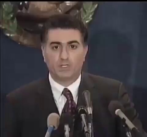 کمتر از ٢٠ سال داشتم که سیاسی شدم و شاهزاده رو تقریبا از همون موقع دنبال میکنم. تا جاییکه یادمه اولین بار که به دروغ ادعا کرد با عوامل رژیم در ارتباطه و سپاه و بسیج میخوان ریزش کنن ٢۶ سال پیش بود؛ ٢۵ ژانويه ٢٠٠١ يعنی درست ۵ روز بعد از به قدرت رسیدن بوش پسر؛ بیش از ربع قرن پیش