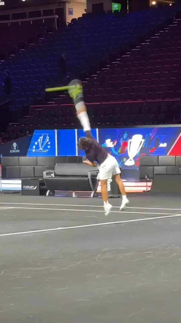 Carlos Alcaraz rocking another new hairstyle as preparations get underway for the Laver Cup! 🤩