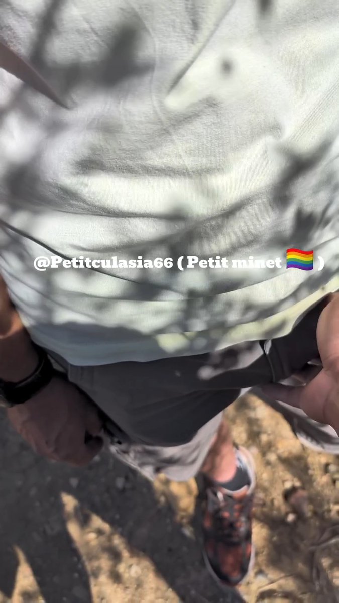 While walking through the plantation, I met a heterosexual man who was aroused by my buttocks; I offered to suck his dick, and he agreed immediately because I was showing off my small butt 🍑 #Cruising #Chudai #outdoorsex #Heterocurious #Asiangay #Bisexual #Bigcock #Frenchgay