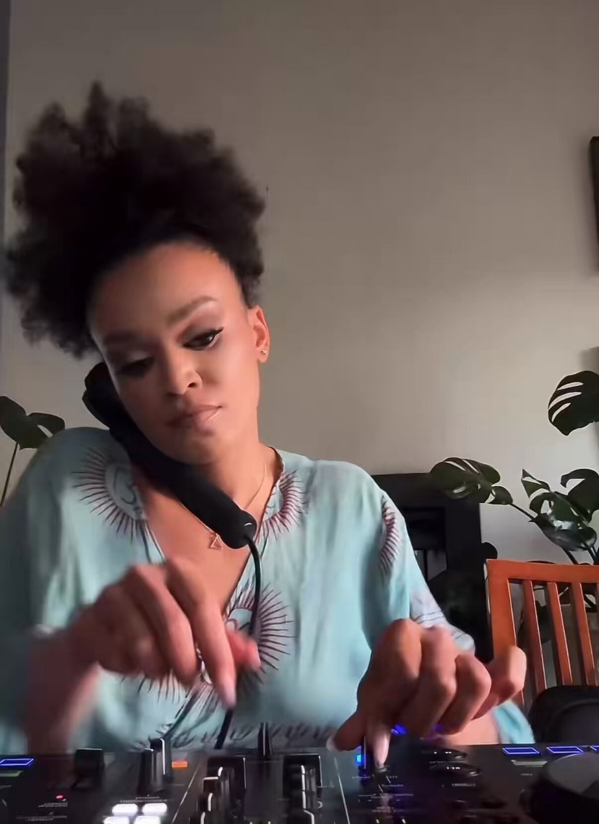 Pearl Thusi on the desk 🔥