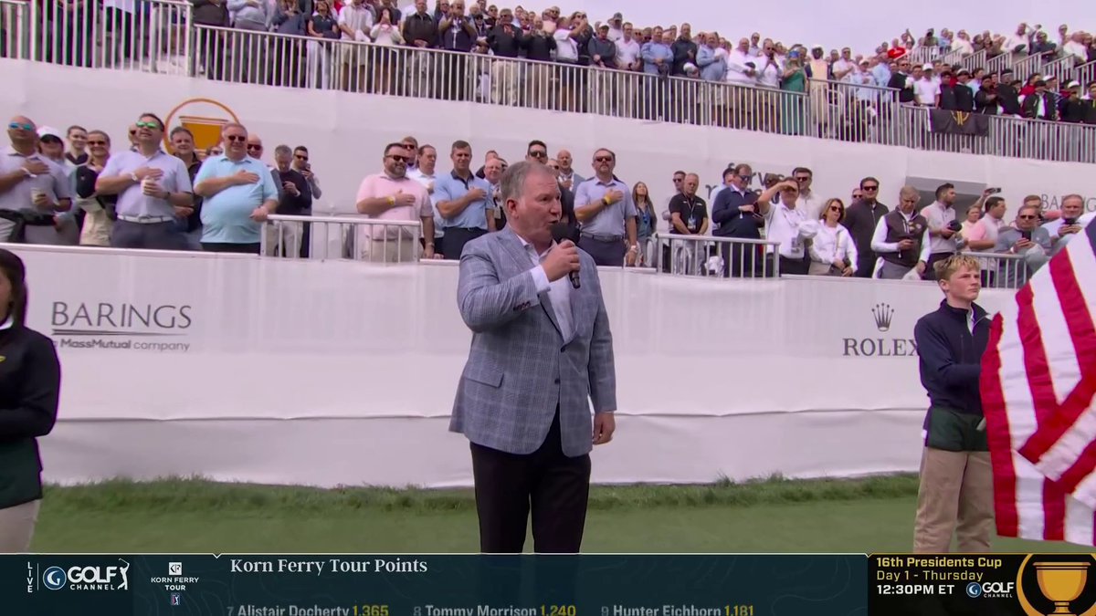 ABSOLUTELY ELECTRIC! Jim Cornelison, the Chicago Blackhawks national anthem singer, belts out The Star-Spangled Banner at the Presidents Cup 🇺🇸