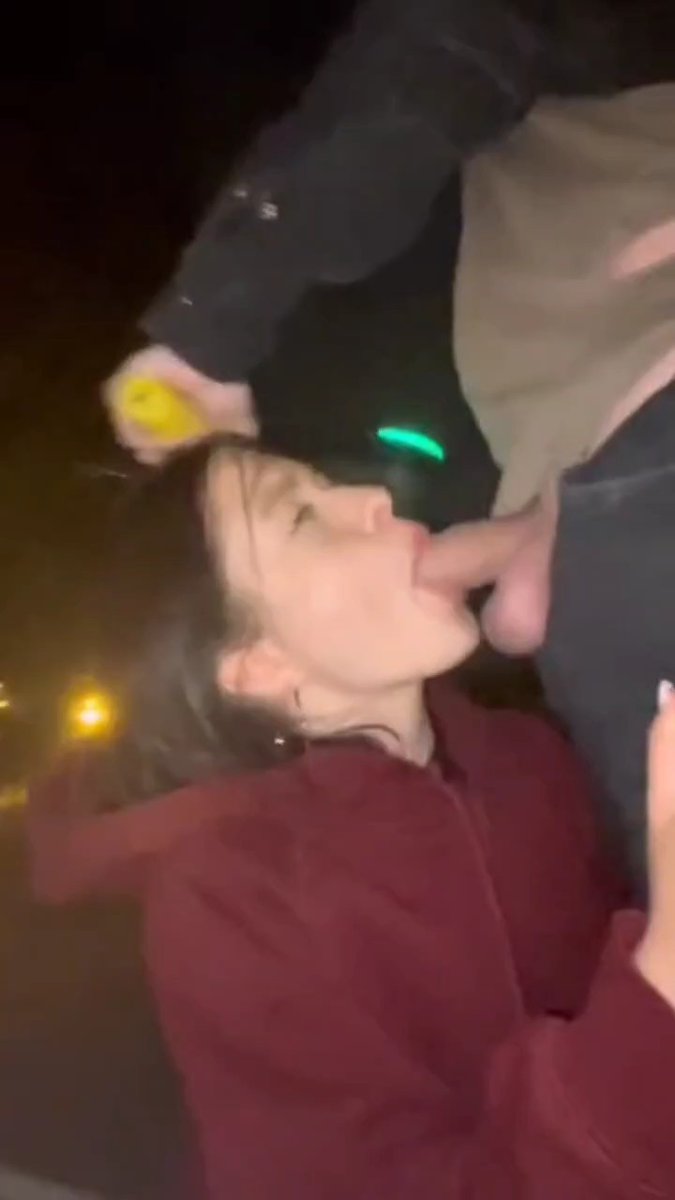 They do it in public👇