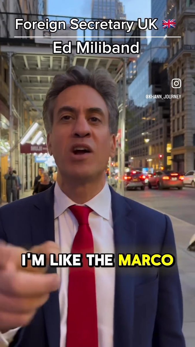 This is so funny not only watching security just walking off leaving him alone, but the absolute insanity of Milliband as he says words of wisdom from his little nut in his skull, what an embarrassment 🤣