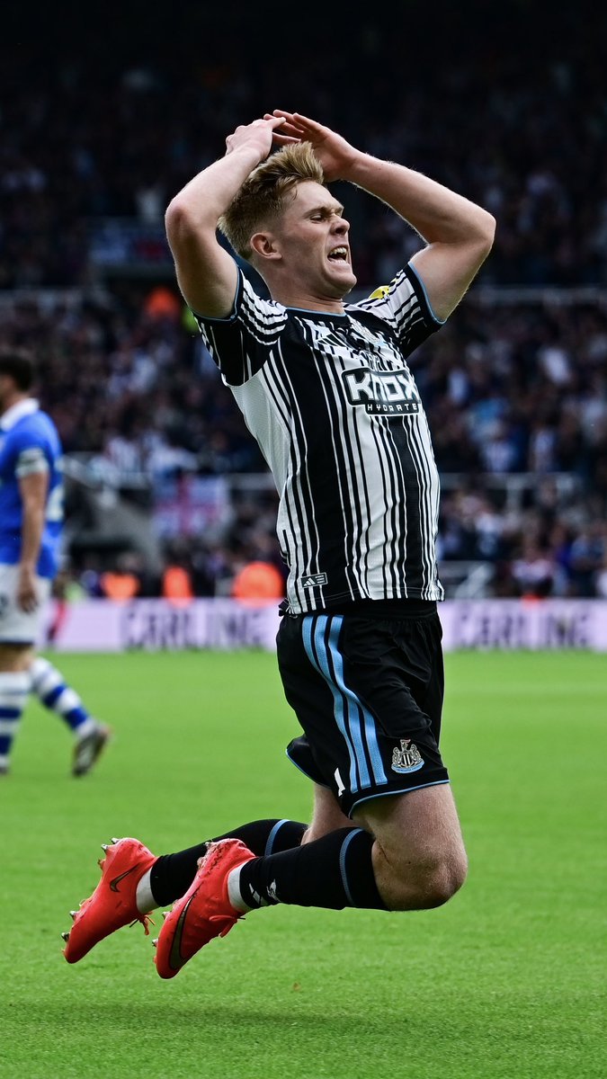 Lewis Hall, knee slide specialist 🤩