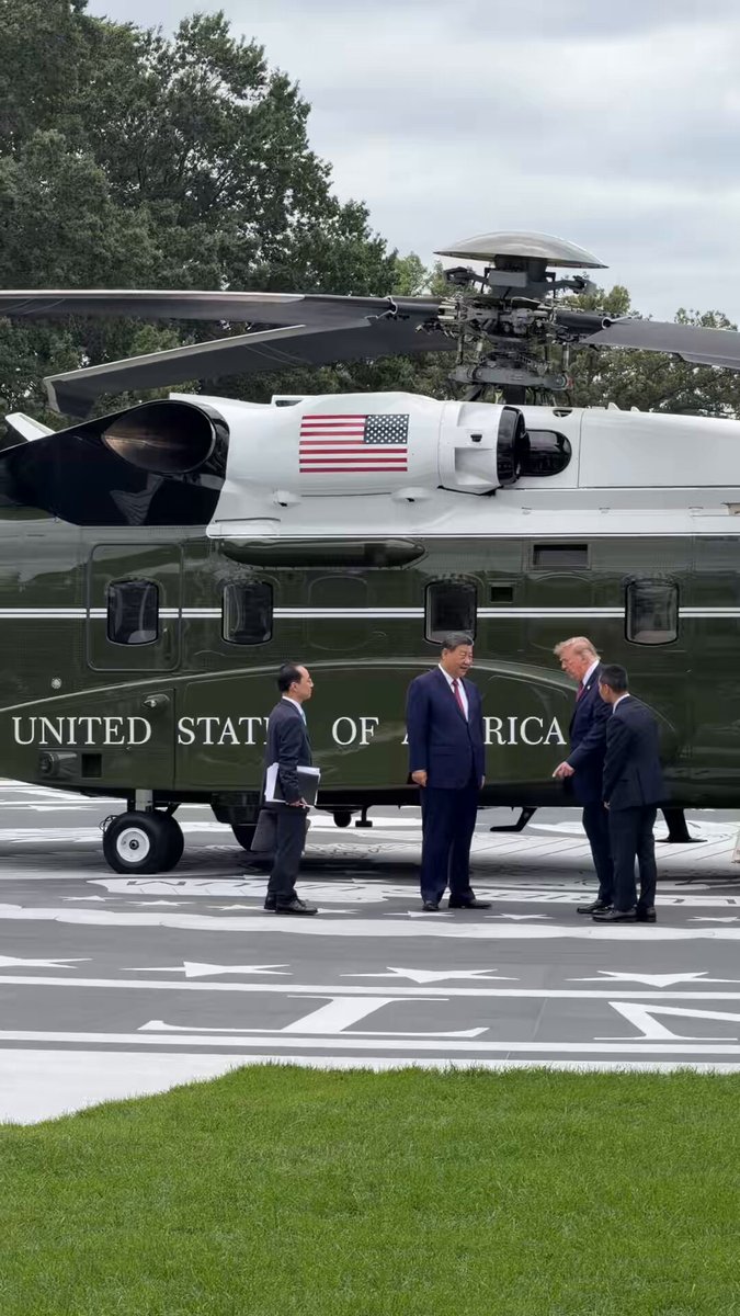 President Trump and President Xi tour the new White House helipad 🇺🇸