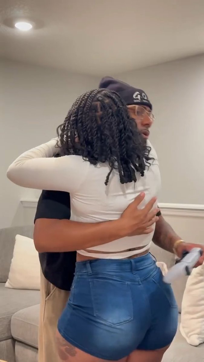 His girlfriend's best friend comes over and this happened, wait for the end 😂