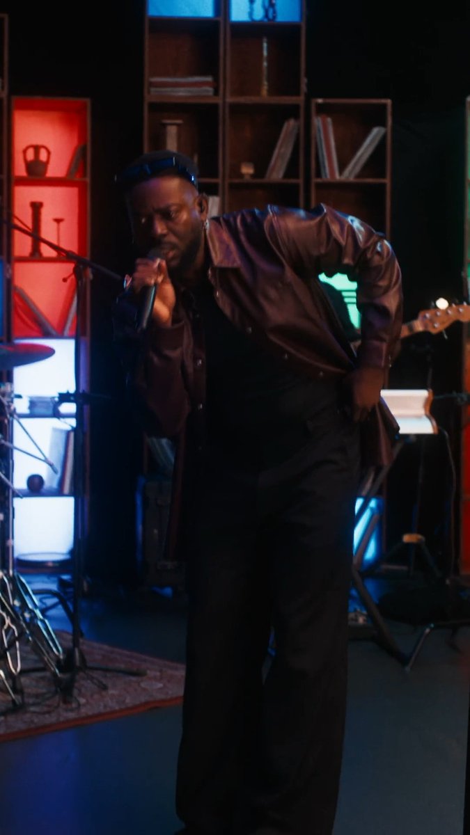 🚨Adekunle Gold performs “Party No Dey Stop” Ft. Zinoleesky at Podium Zwart🤩🔥