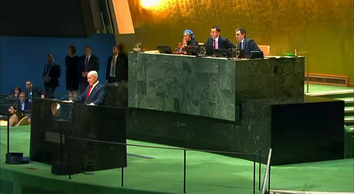 JUST IN: 🇮🇱🇺🇳 Mass walkout from the hall, jeers, and table-thumping after Benjamin Netanyahu took the podium at the UN.