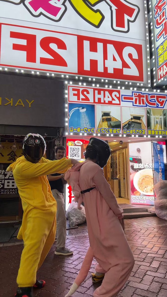 No idea who this dude is. He just jumped in the video 😭 I fucking love Japan Larping Moto