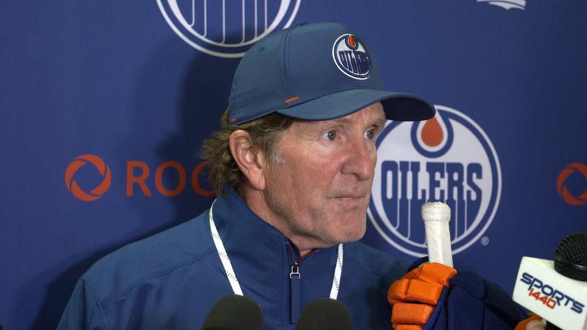 "It's a hard league if you're an offensive guy just arriving &amp; they won't give you the puck. You gotta figure out how to get the puck back. That's why he gets a chance to play." Coach Babcock on Howard playing in the #Oilers three preseason games. Enterprise | #LetsGoOilers