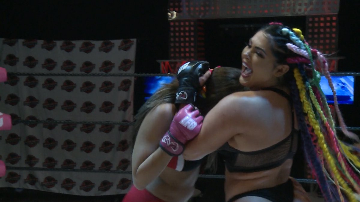 There was some bad blood between Katie Forbes and Salina de la Renta at LFC 31!๐ฅ๐ฉธ #mma #wrestling #bjj #lfc
