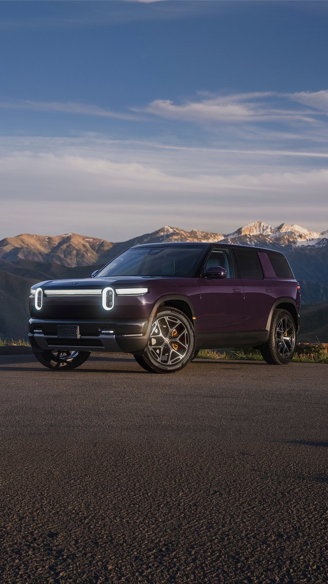 Another look at Borealis for R2. Inspired by the Earth’s natural light display, this color was designed to shift between a deep, rich purple in daylight, and a pull toward blue and red at the edges once the light drops. Head to the R2 configurator to explore Borealis in the full 3D visualizer.