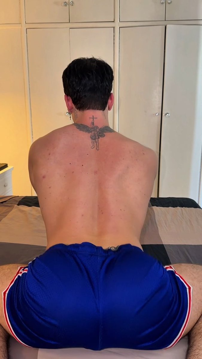 Do you like what you see? 🍑🔥 to see me twerking with nothing on? 🍑🔥 Go to my blue page. 😈💙 ¿Te gusta lo que ves? 🍑🔥 ¿Quieres verme twerkeando sin nada? 🍑🔥 Ve a mi página azul. 😈💙 😈👇🔗