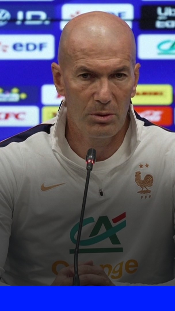 💬 "Je suis un grand fan de vous" ➡️ Quand un journaliste turc demande un autographe à Zinédine Zidane