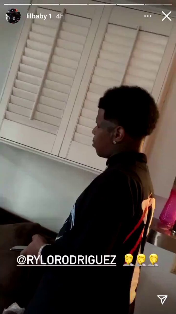 When Lil Baby caught Rylo Rodriguez sleeping while on his feet 😭😭