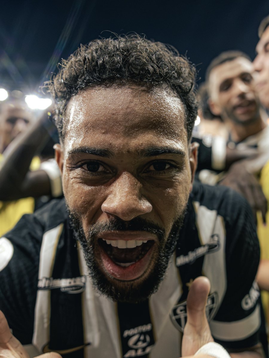 ⭐ Identificação, liderança e jogos marcantes! Em pouco tempo, Lodin se tornou um dos nossos. E juntos seguiremos trabalhando por mais! Aqui é 𝐆𝐀𝐋𝐎, meu lateral! 🐔