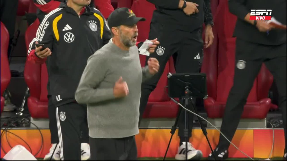 😱 ¡NO SE GRITAN LOS GOLES ANTES! Jürgen Klopp y un momento increíble en el duelo entre Países Bajos y Alemania. 📺 Mirá TODA la 🇪🇺 #UEFANationsLeague por ESPN en el Plan Premium de Disney+ Latinoamérica